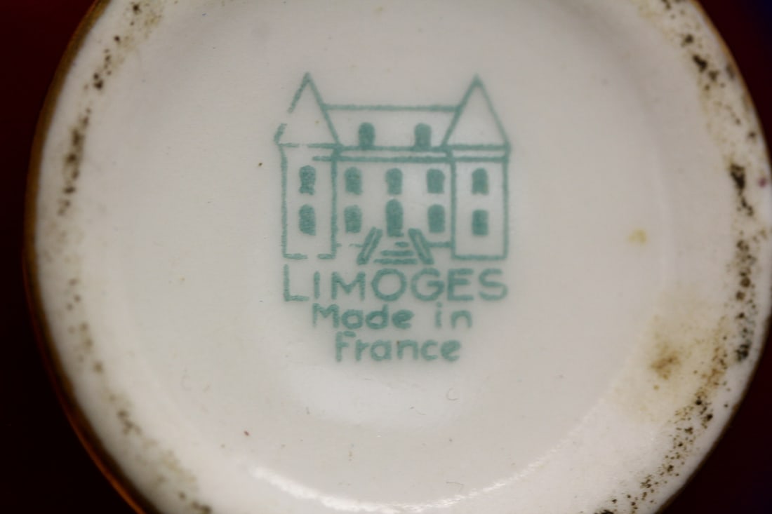 A Small Ceramic Limoges Urn - 6