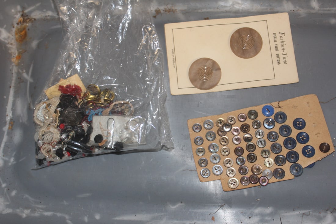 Verious Buttons and Custome Jewelry: as shown