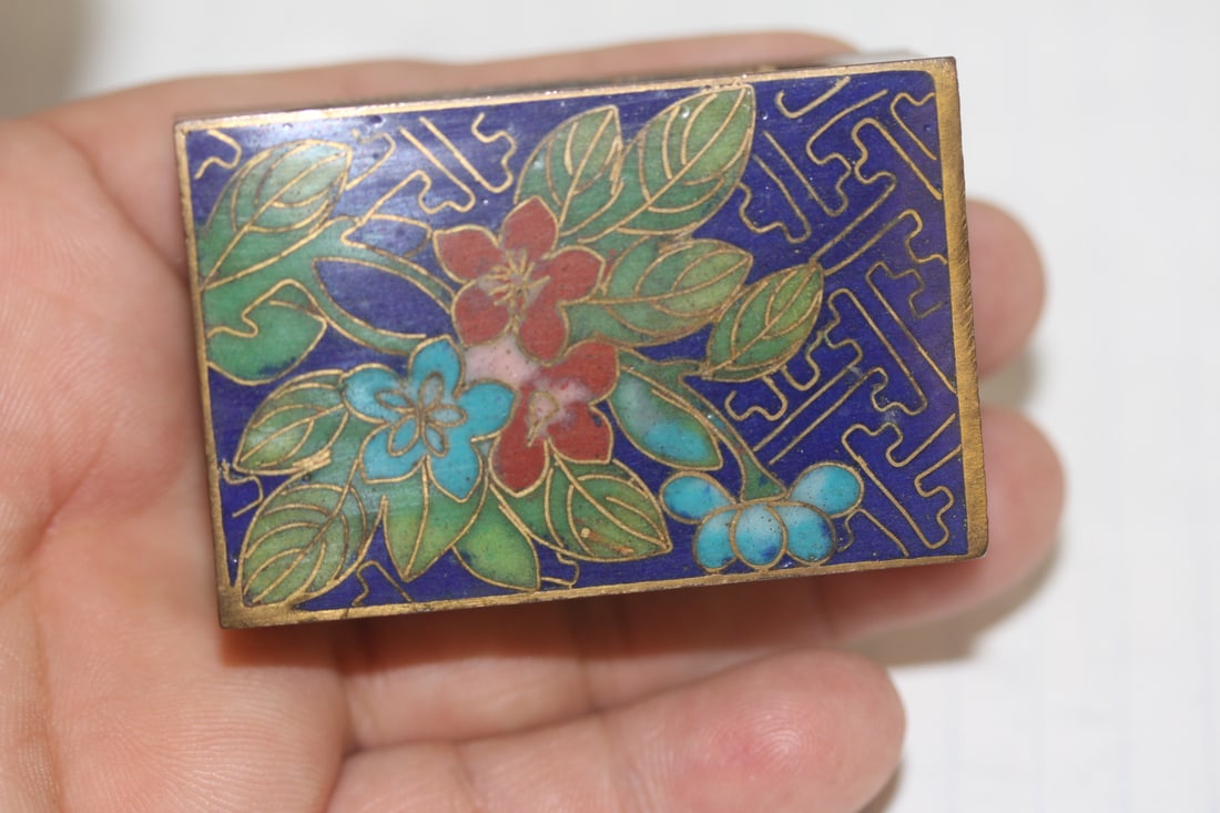 Vintage Chinese Cloisonne Match Safe: 2 3/8" across