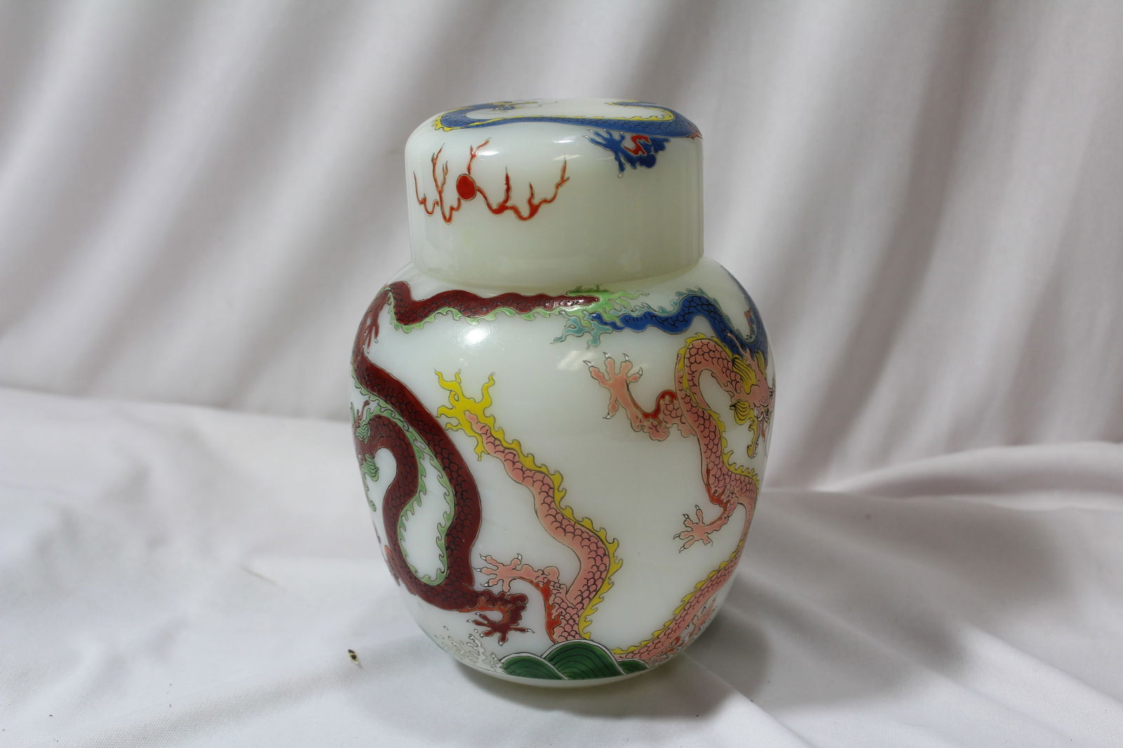 A Chinese Peking Glass Jar: 7" tall