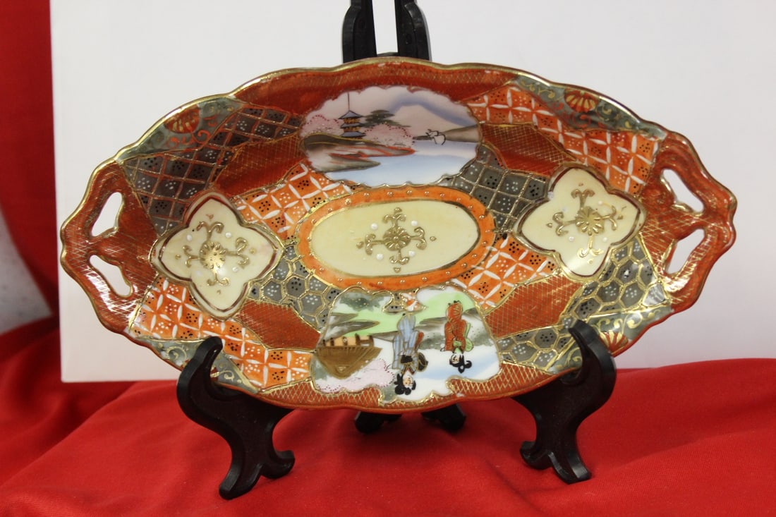 An Antique Kutani Vegetable Dish: 9" in length - old