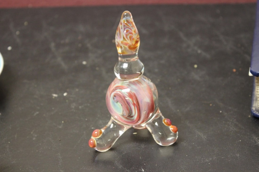 A 3 Legged Art Glass Ornament: 5 1/2" tall