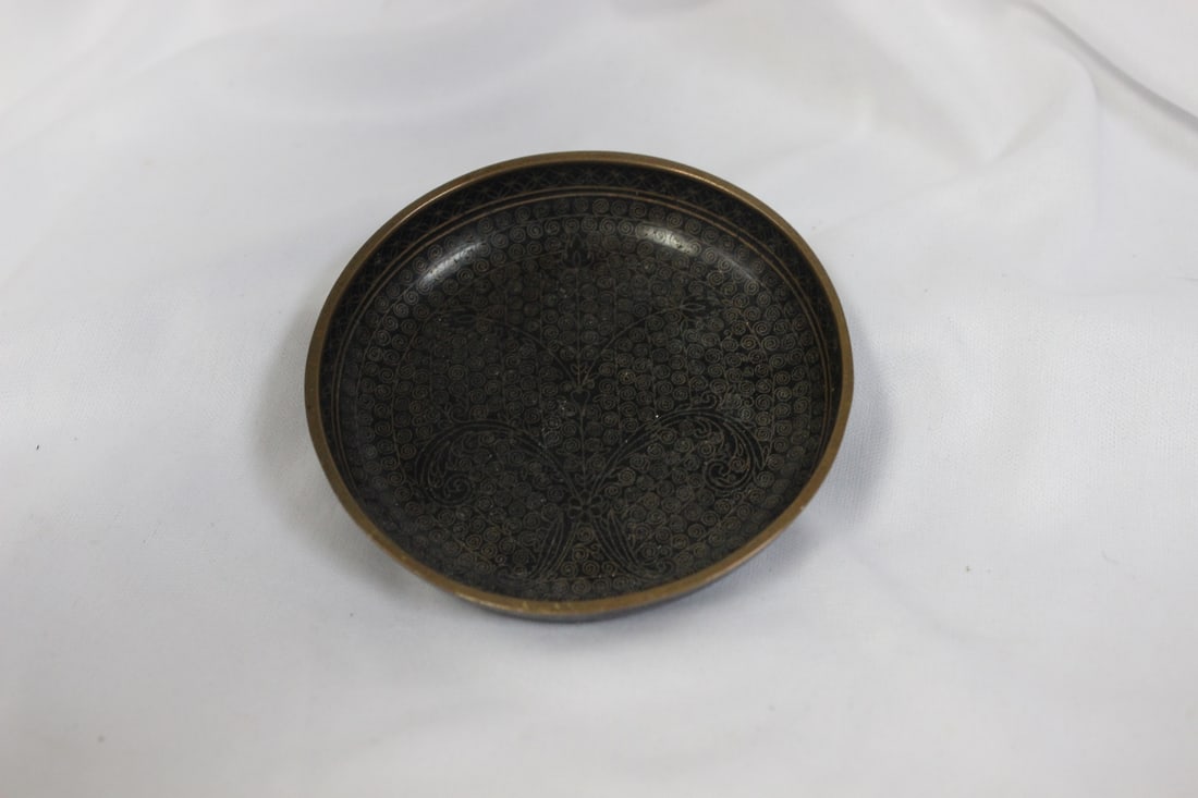 A Chinese Cloisonne Dish: 3 1/2" in diameter