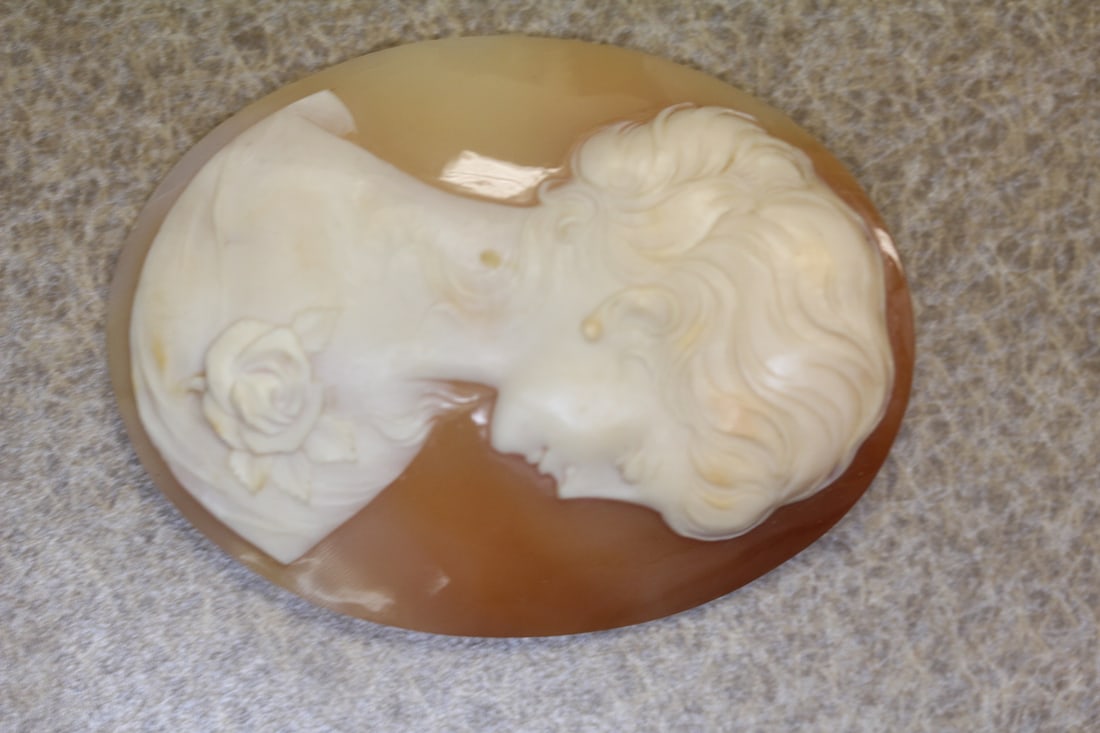 Large Loose Cameo: 2 3/8" wide