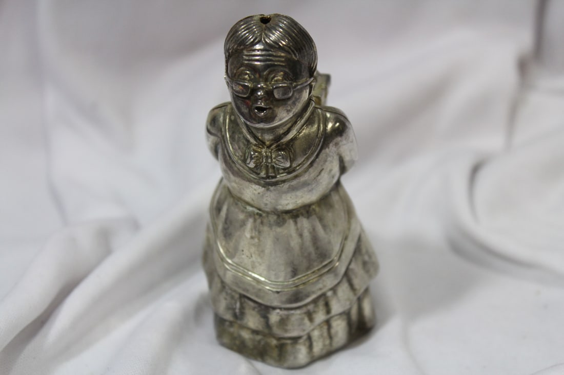 A Single Metal Salt or Pepper Shaker: 3 7/8" tall