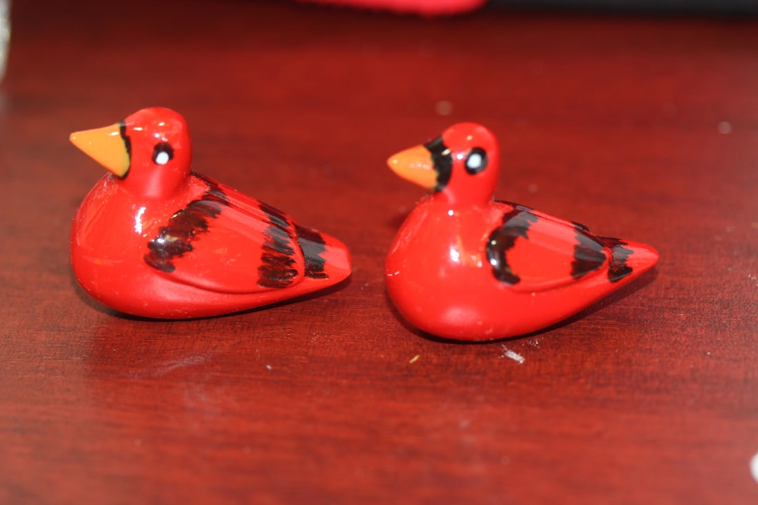 A Pair of Wooden Ducks: 1 7/8" long