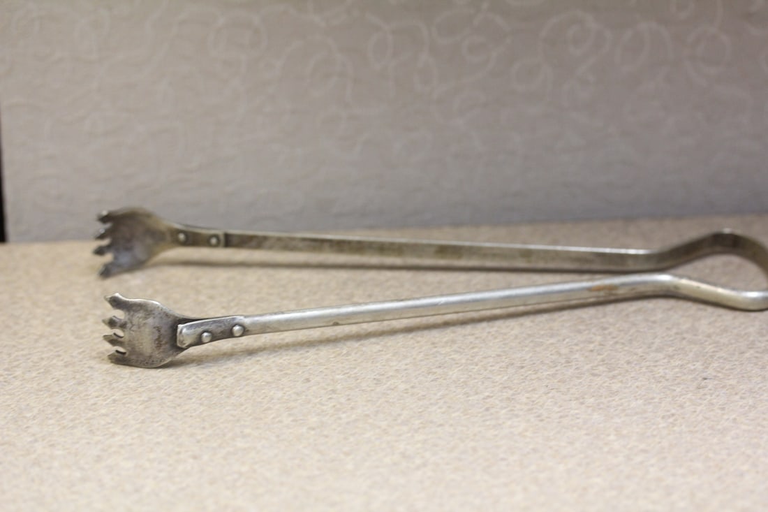 Vintage Tongue: 8 1/4" long