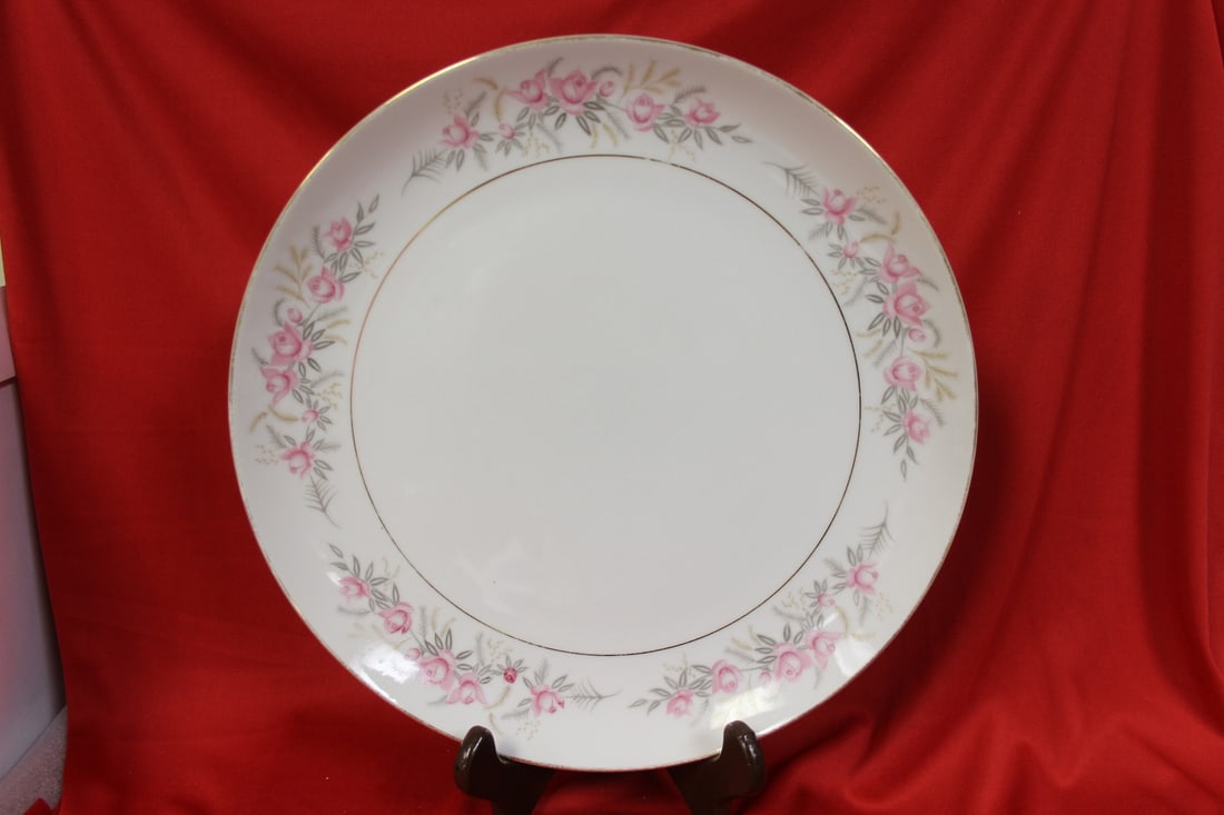 A Large Serving Plate (1 of 3)