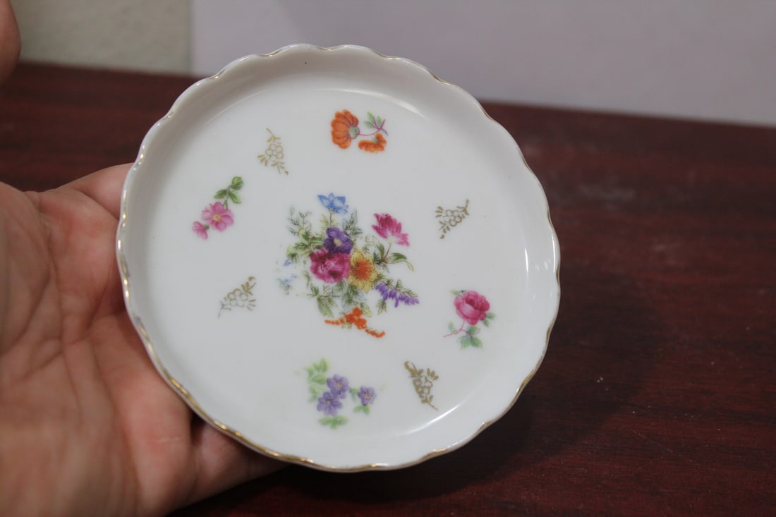 A Small Sauce Plate: 4 1/8" indiameter