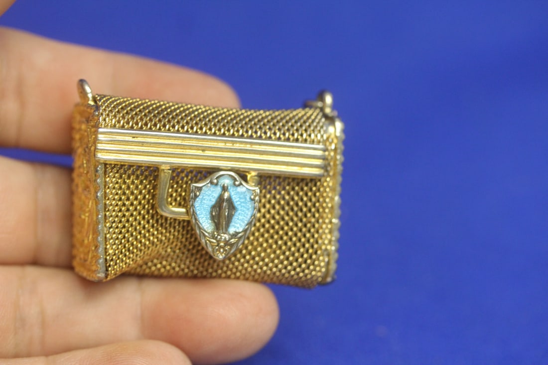 Enamel Mesh Small Purse: 1 5/8" across