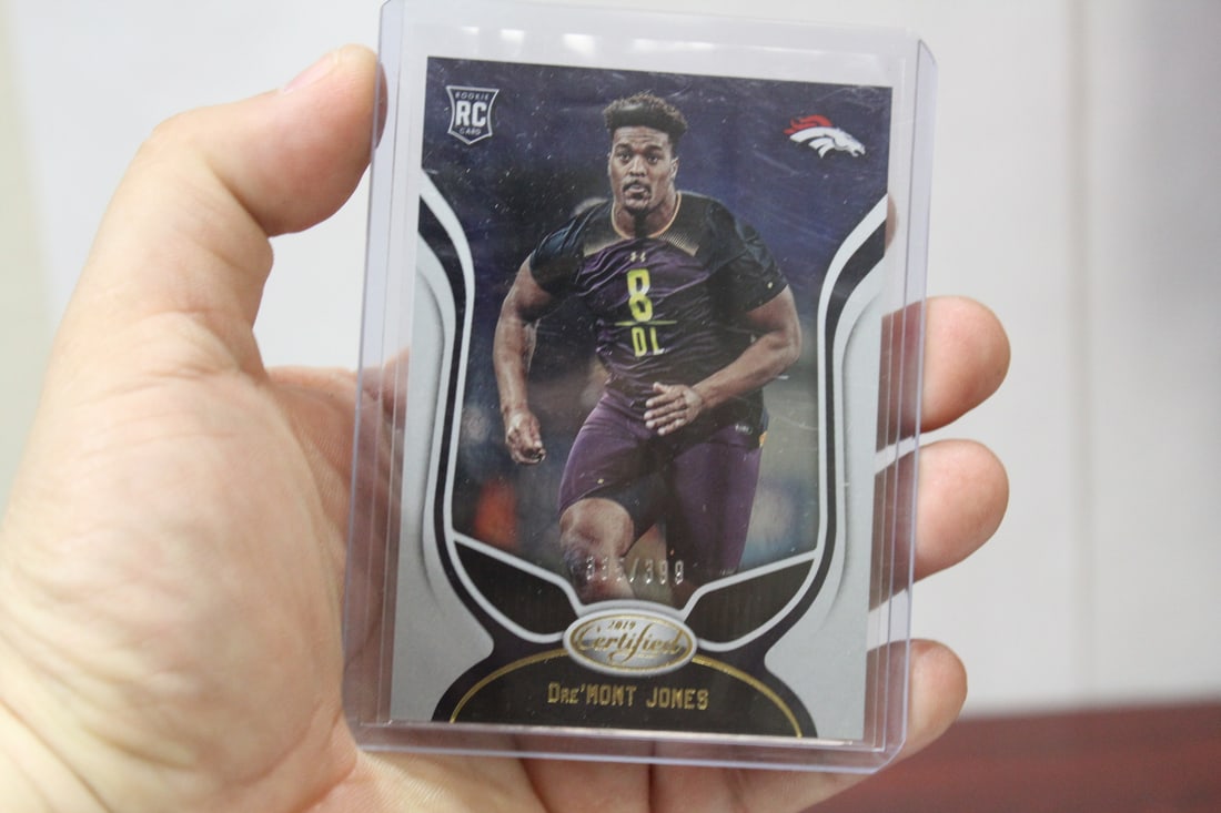 A Dre'mont Jones Rookie Card: as shown