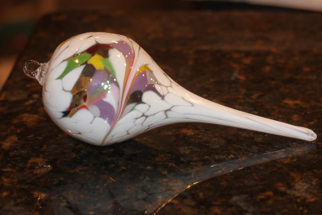 Art Glass Ornament: 7 5/8" across