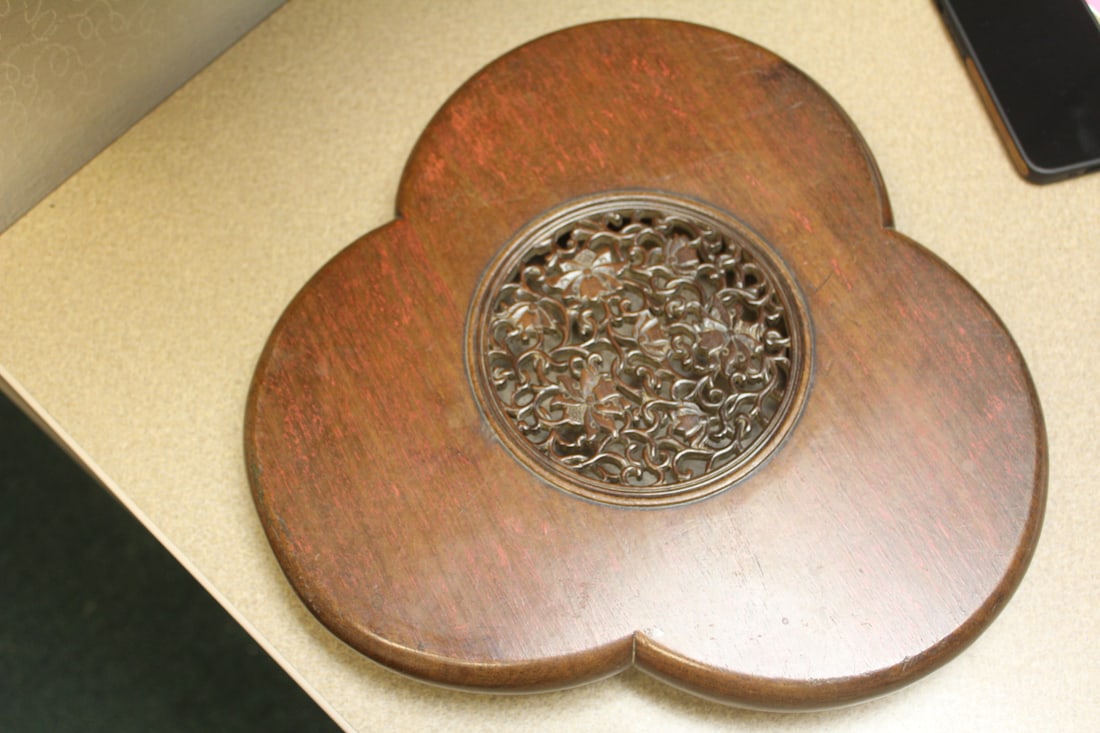 Wooden Stand: oriental/Chinese/Japanese - well carved - 12 3/4" in diameter