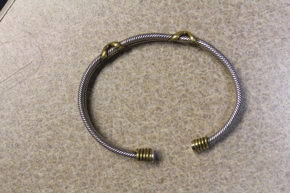 Sterling and Brass Bracelet: marked 925 - beautifully designed