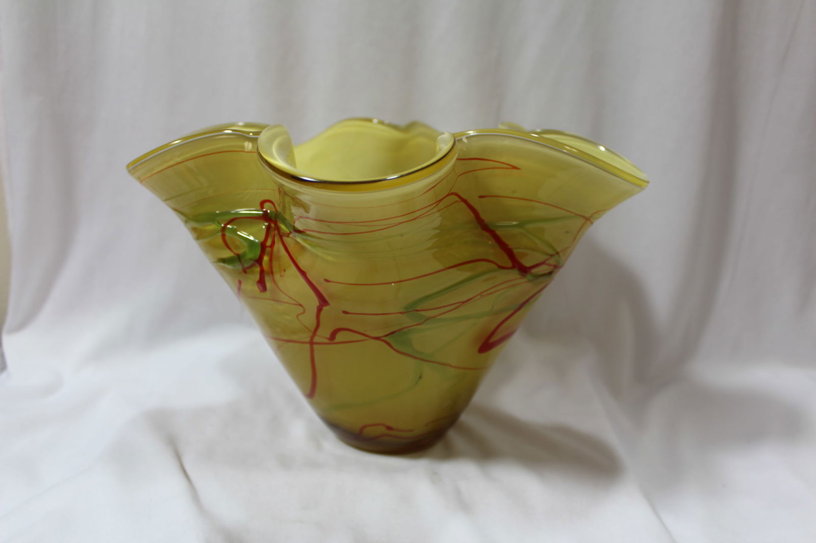 An Artglass Bowl: 6 3/4" tall