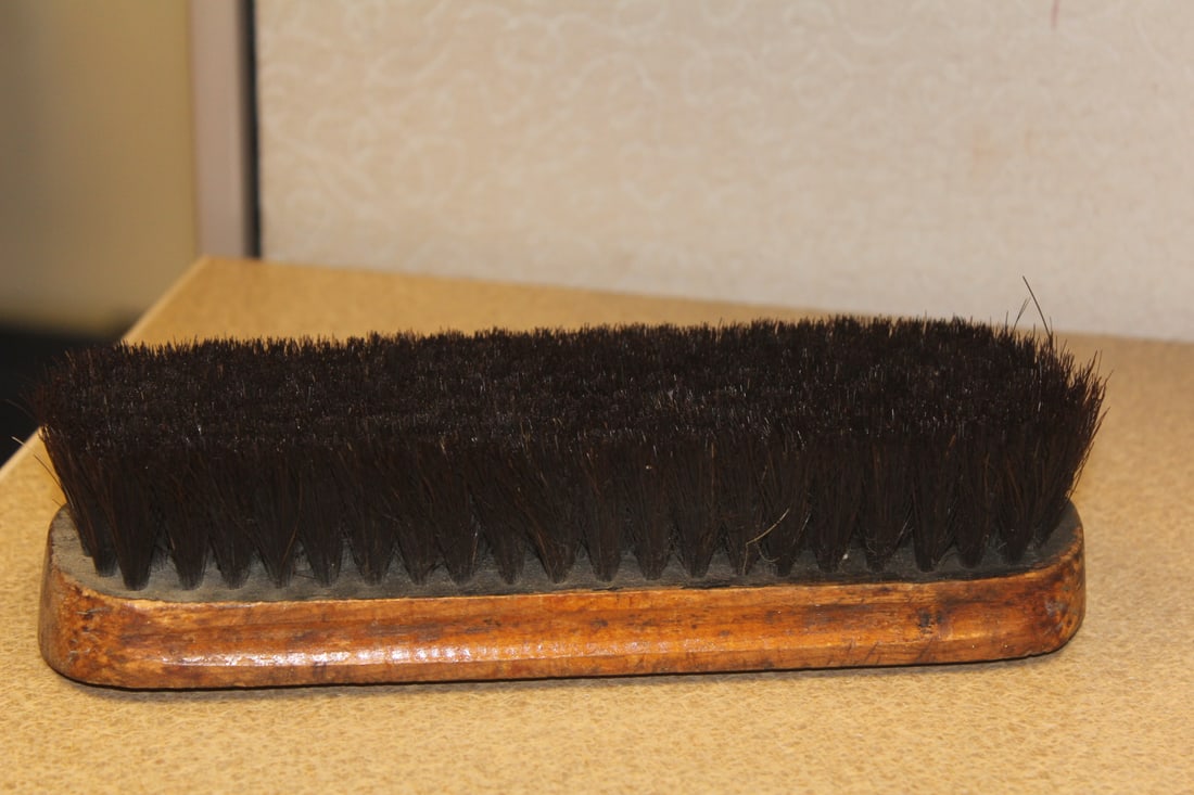 Old Brush: possible real hair - 8 1/2" long