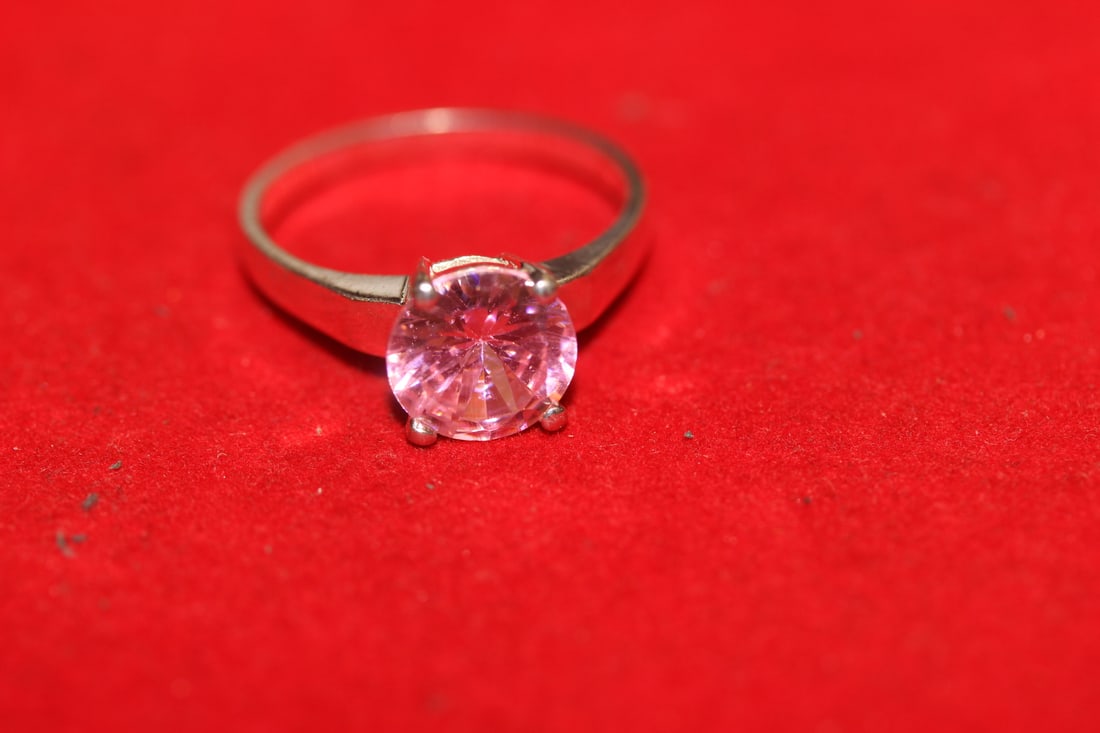 A Sterling Ring: as shown on photos
