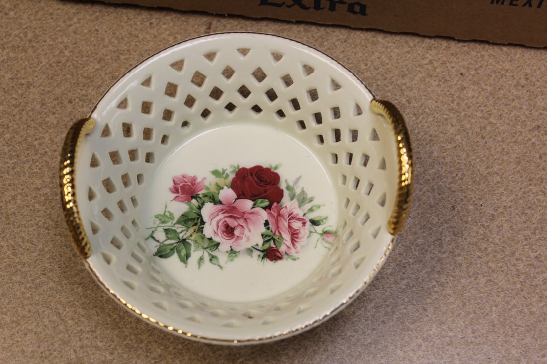 Decorative Reticulated Basket: porcelain rose - 6" across