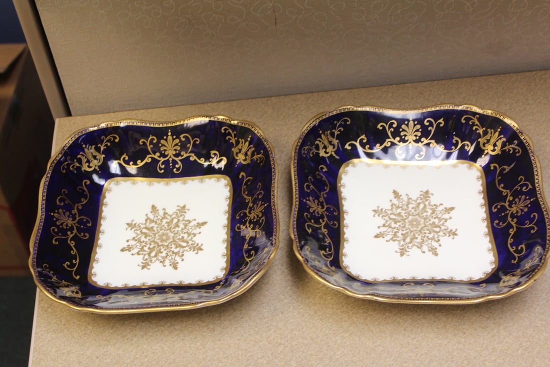 Set of 2 Aynsley Square Bowl: 8 1/8" square