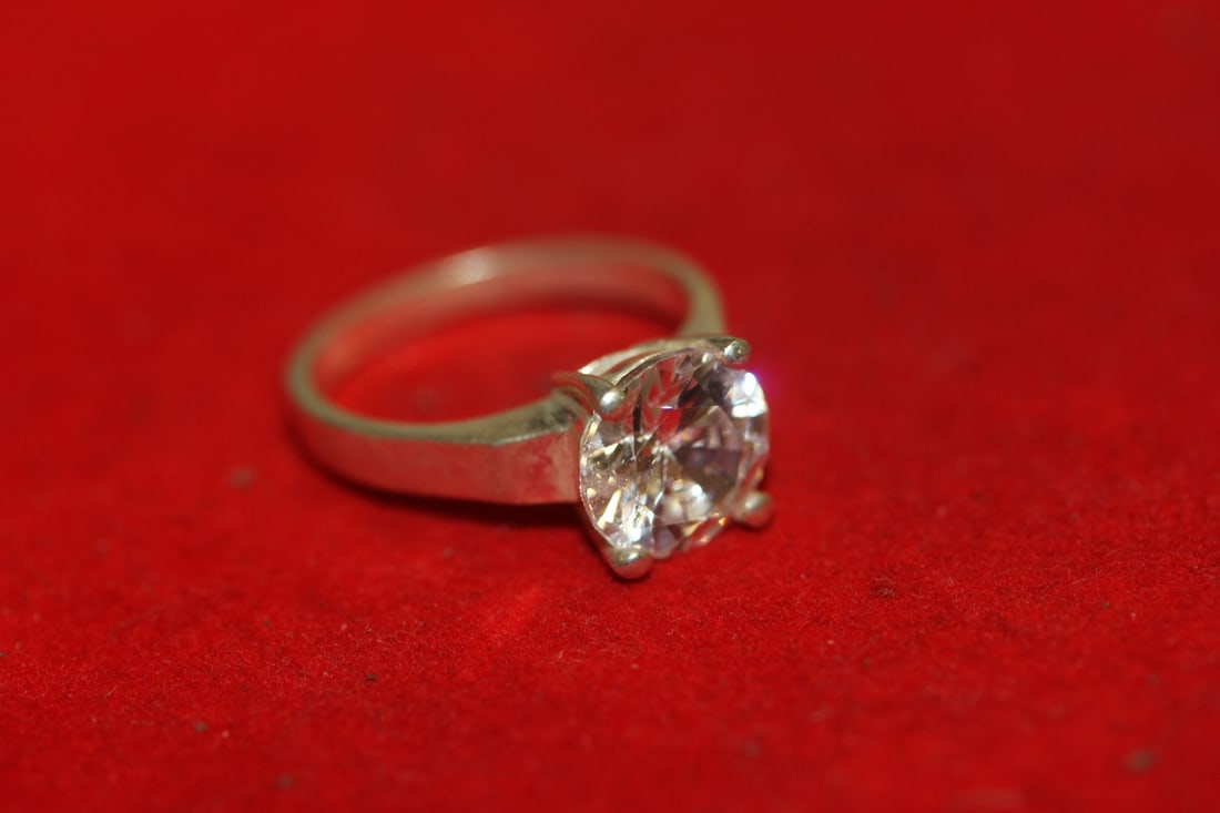 A Sterling Ring: as shown on photos