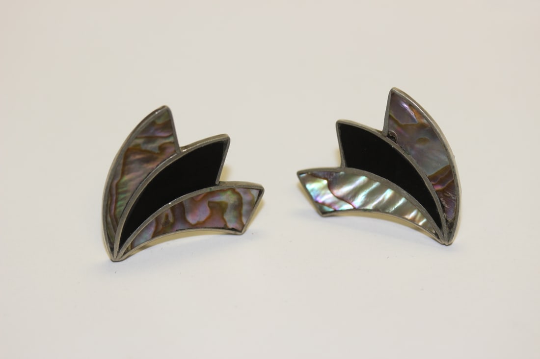 An Inlaid Mother of Pear and Onyx Earrings: as shown