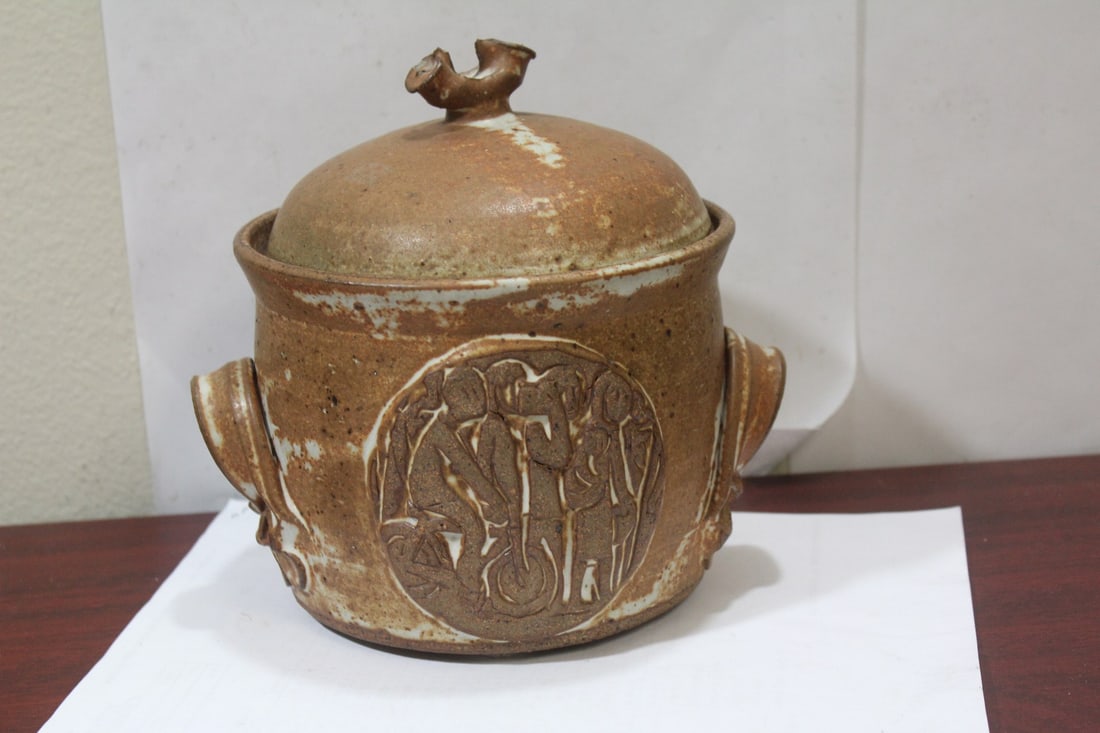 A Signed Art Pottery Crock: 8" tall