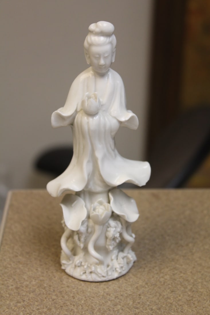 Chinese Blanc de Chine Kwan Yin: 6 1/4" tall