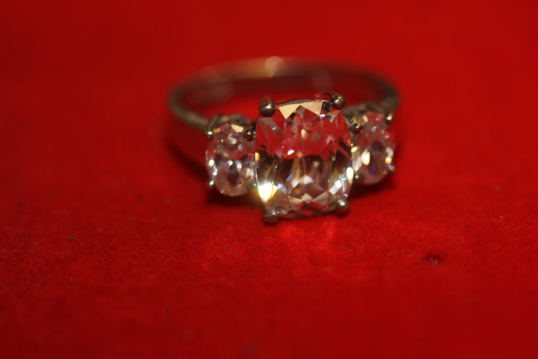 A Sterling Ring: as shown on photos