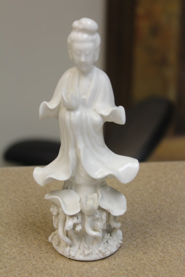 Chinese Blanc de Chine Kwan Yin: 6" tall