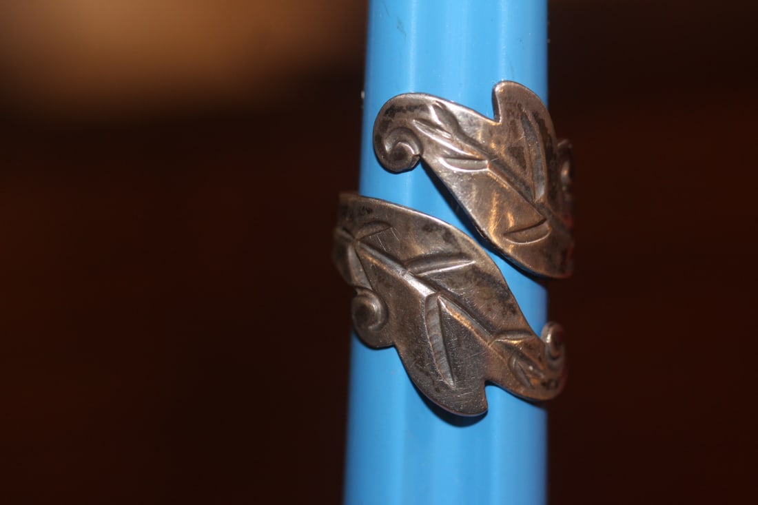 Sterling Leaf Form Ring: as shown on photos