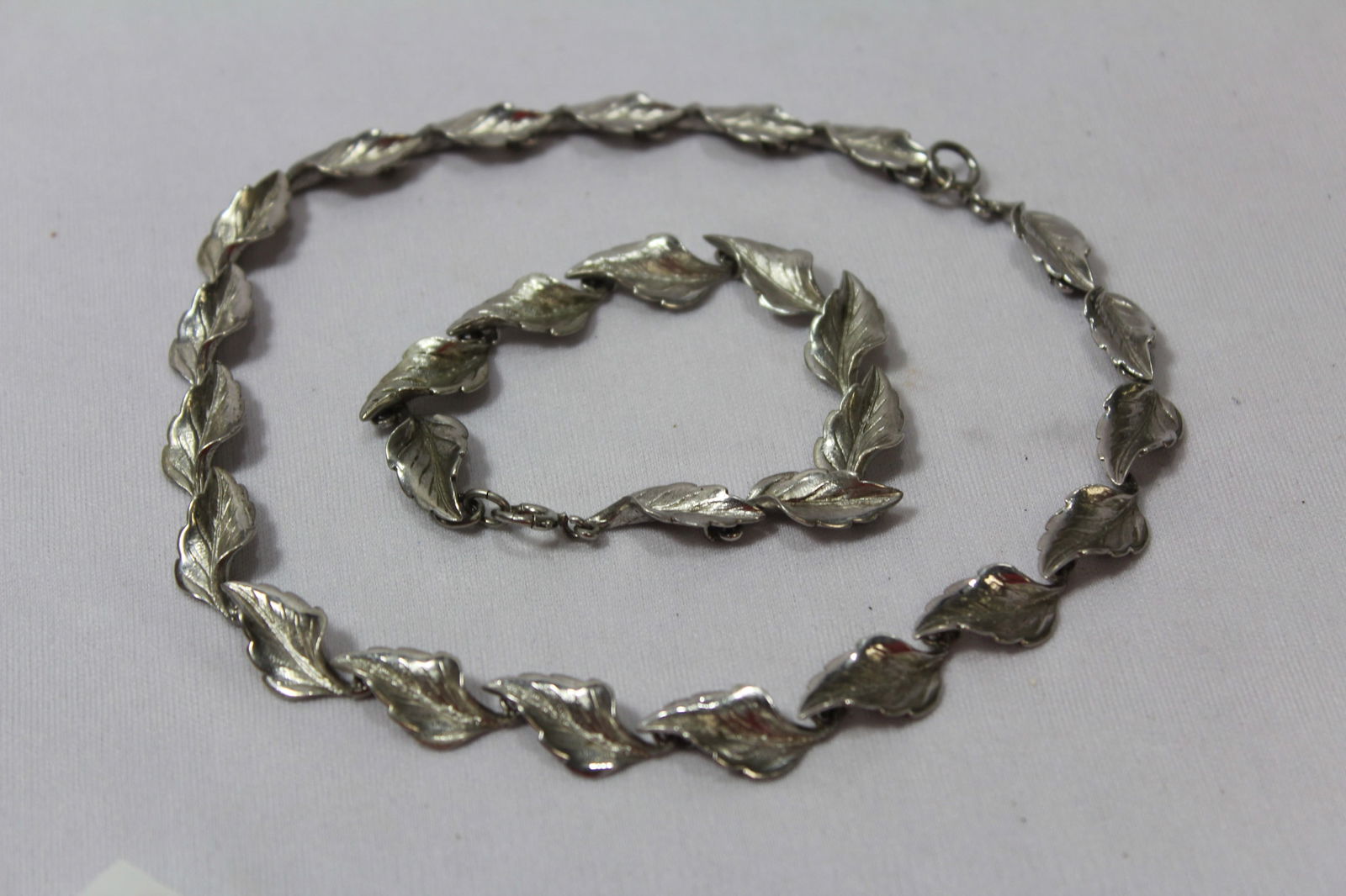 A Bracelet and Necklace Suite: Necklace is 14 1/4" long unclasped