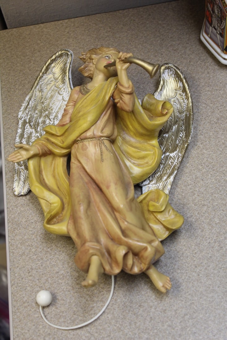 Resin Angel Wall Hanger Music Statue: 10 1/2" tall - music works - appeared to be resin construction