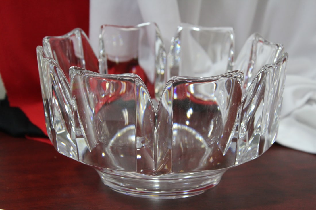 A Large Signed Orrefors Crystal Bowl: 8 7/8" in diameter x 5 1/8" tall