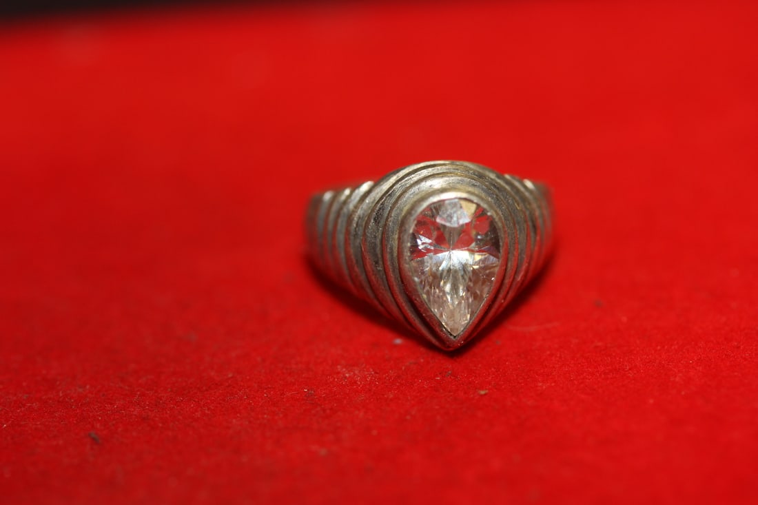 A Sterling Ring: as shown on photos