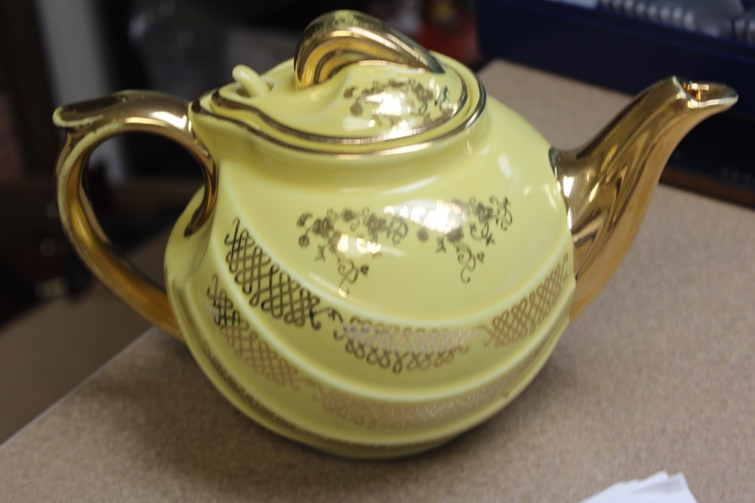 Hall's Teapot: 8 1/2" a cross