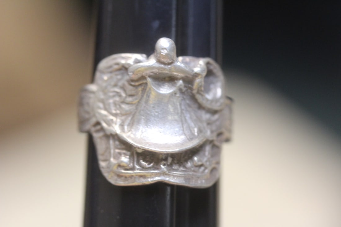 Vintage/Antique Sterling Ring: as shown