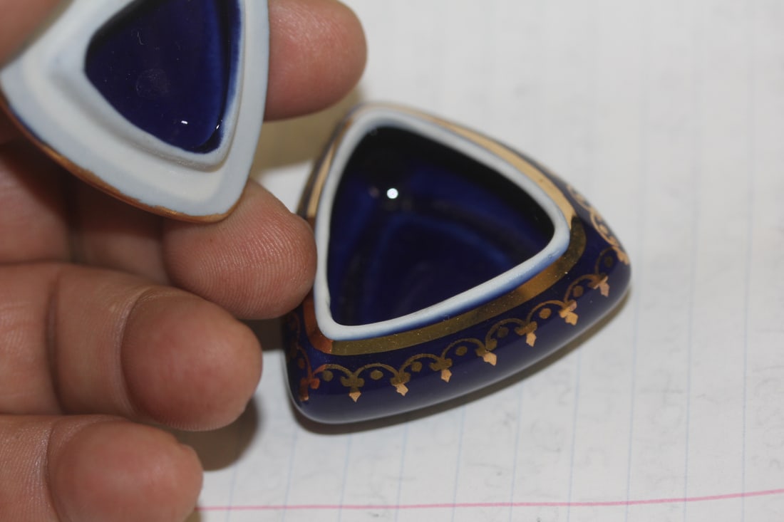 Limoges Triangle Ceramic Trinket Box - 3