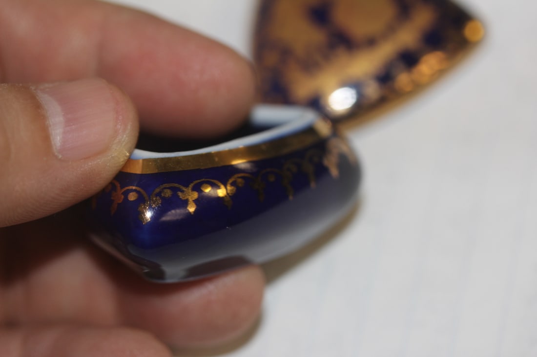 Limoges Triangle Ceramic Trinket Box - 4