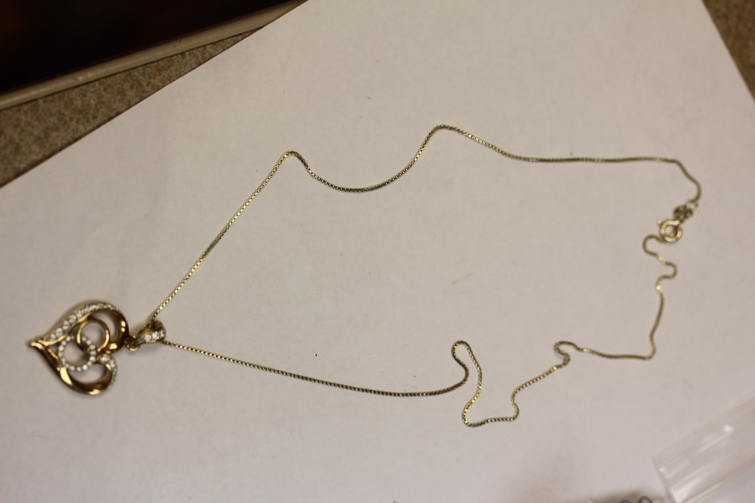 Sterling Heart Pendant and Chain Necklace: marked 925 - overall= 10 1/8" long when clapsed