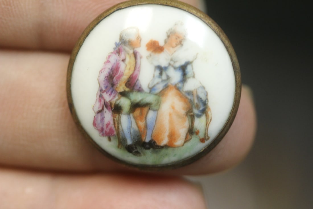 Victorian Pin: appeared to be handpainted