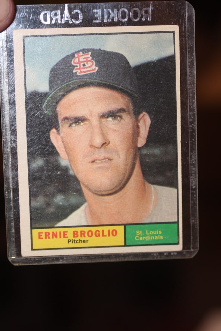 Ernie Broglio Baseball Card: as shown on photos