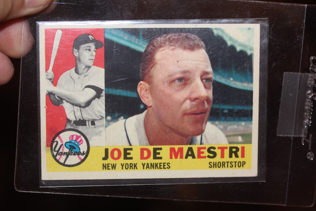 Joe De Maestri Baseball Card: as shown on photos
