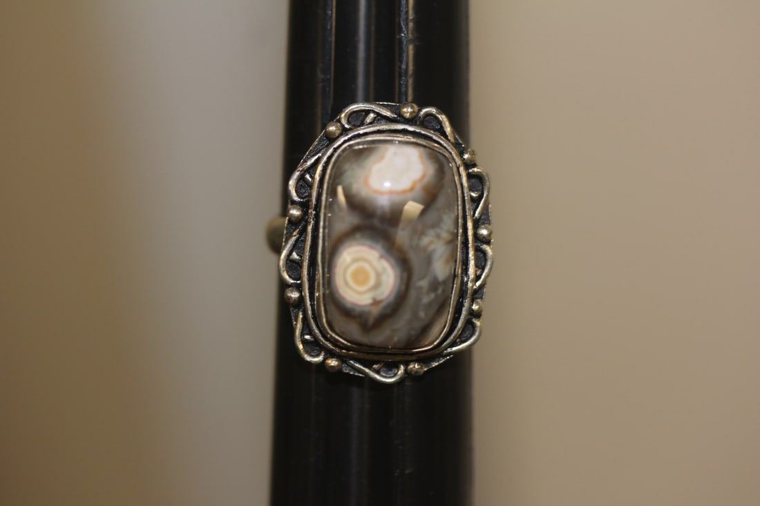 Stone and Sterling Ring: marked 925
