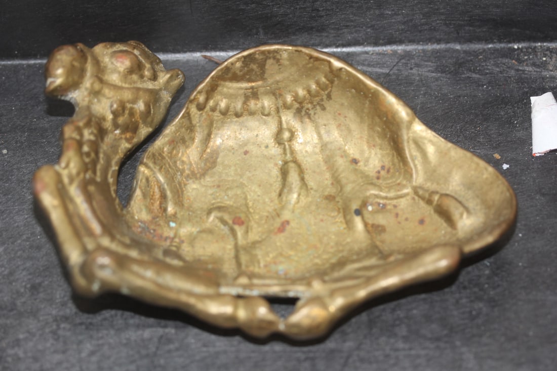 Camel Motief Bronze Tray: 6" across