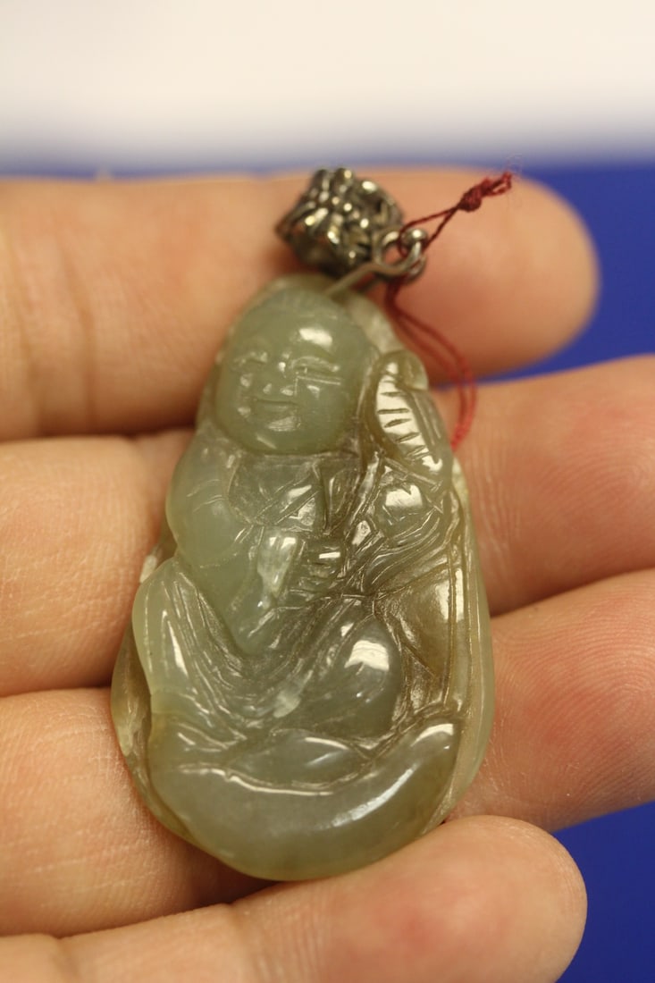 Jade Pendant: well c arved - jade only= 1 3/4" long