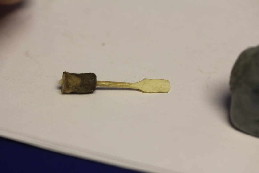 Jade Snuff Bottle - 8