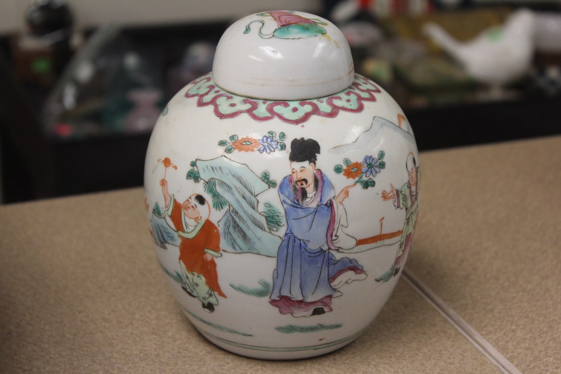 Antique Signed Chinese Ginger Jar: with lid - republic period - please note: one internal chip as shown - not noticeable when lid is on - 6 5/8" tall