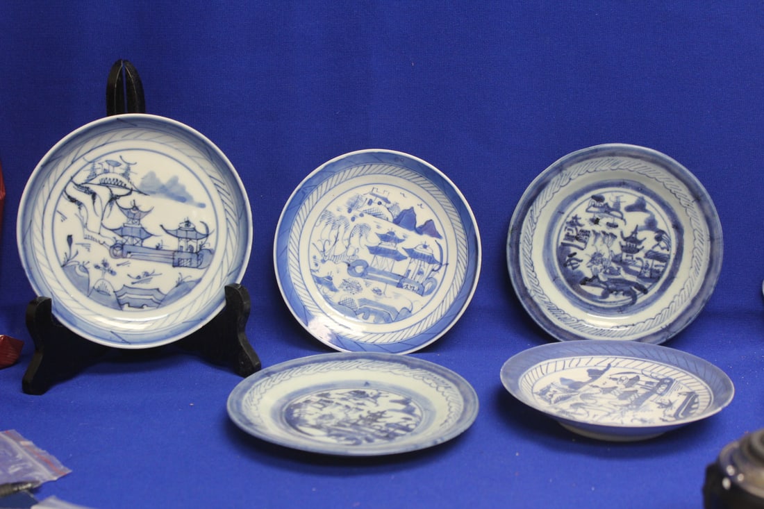 Lot of 5 Chinese Canton Blue and White Plates: 19th century - largest= 6 1/8" in diameter - please note= smallst one has a small underchip as shown