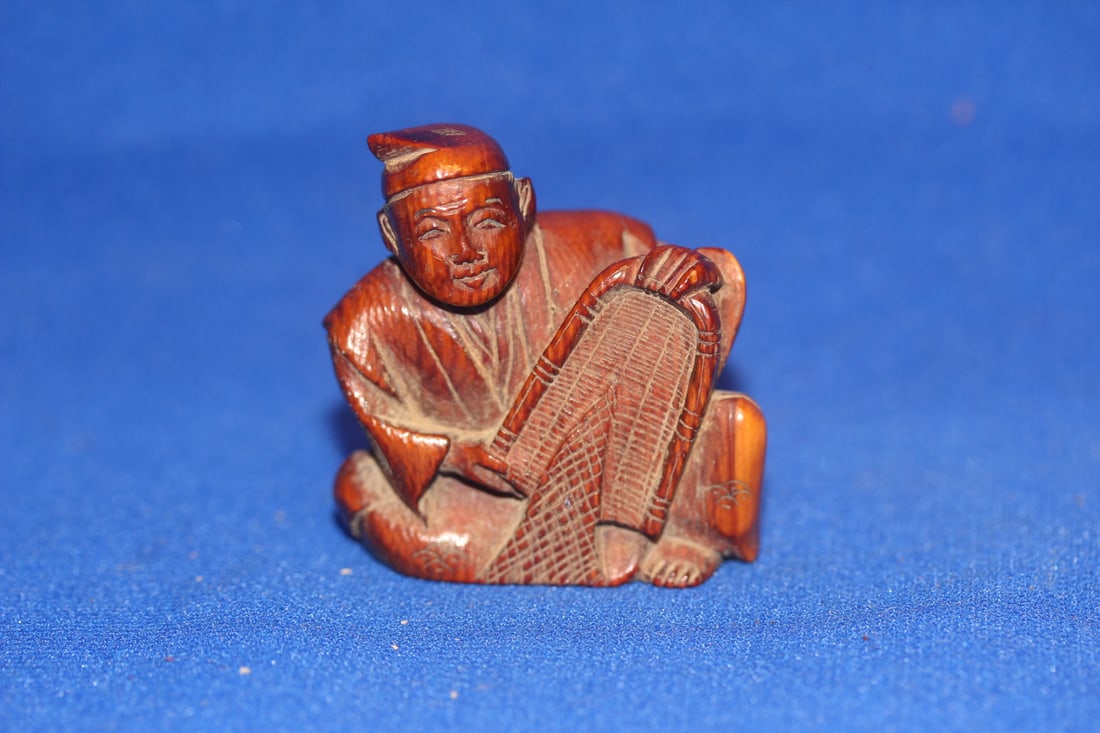 Antique/Vintage Japanese Wooden Netsuke: signed - 1 3/4" across