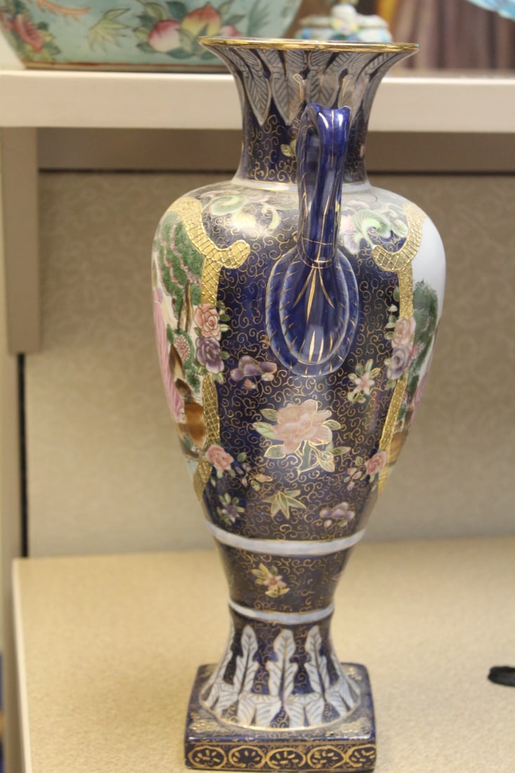 Chinese Export Vase - 4